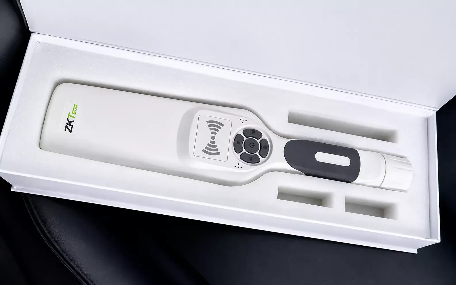 Tính linh hoạt được nâng cao bằng các tính năng thông minh trên ZK-D300 Tính linh hoạt được nâng cao bằng các tính năng thông minh trên ZK-D300