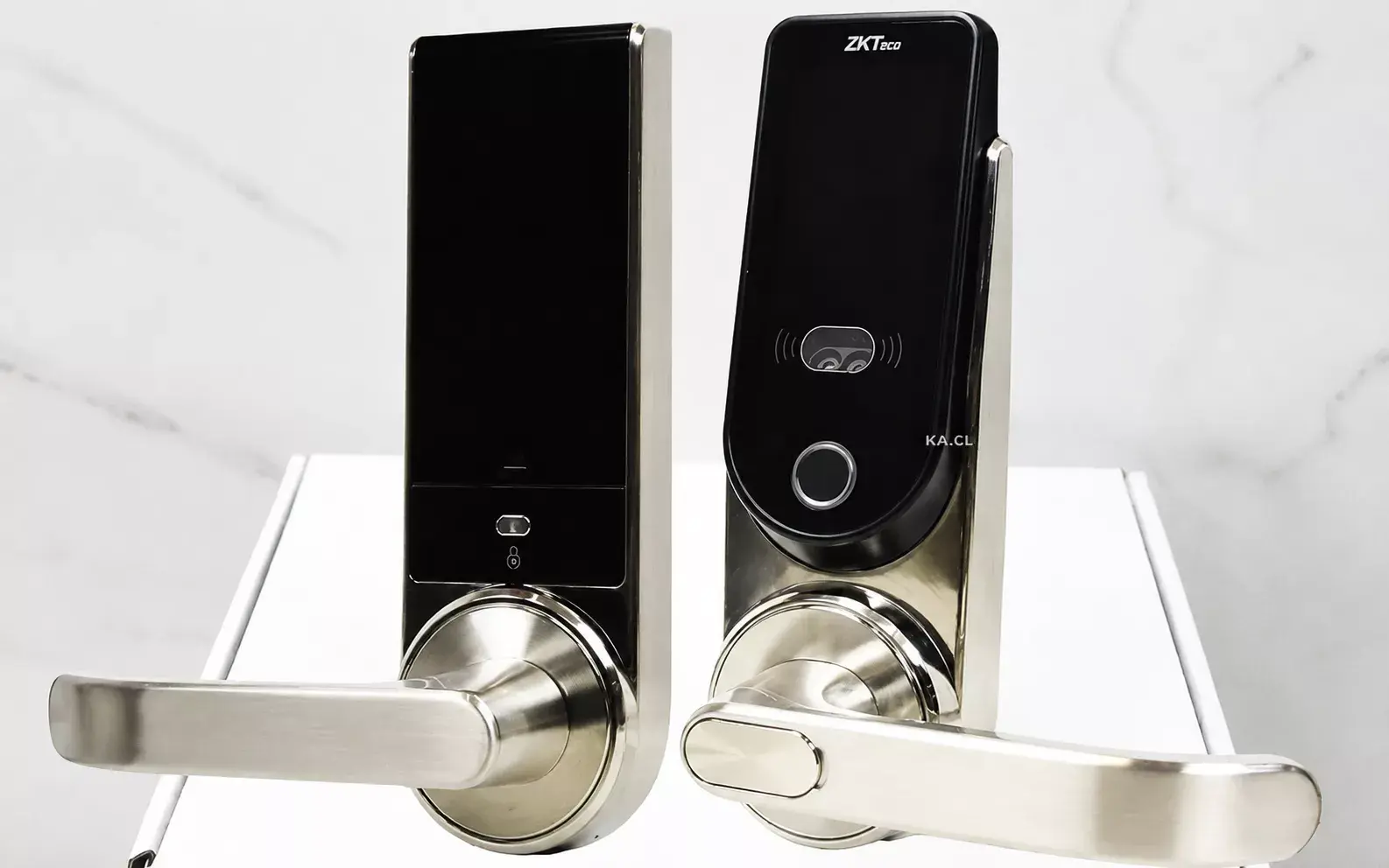 Hình ảnh thực tế của thiết bị khóa cửa nhận dạng khuôn mặt HBL100B